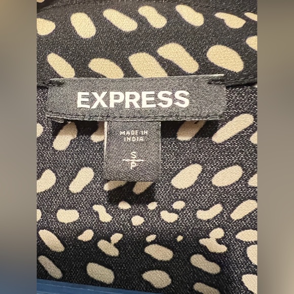 Express blouse with buttons - Picture 2 of 3